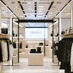 Wzlot i upadek Forever 21: Czy dziedzictwo może przetrwać w obliczu zażartej konkurencji?